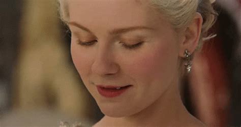 Kirsten Dunst Queen  Find And Share On Giphy