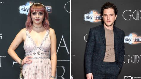 A Photo Of Kit Harington Doing Maisie Williams Makeup Is Going Viral