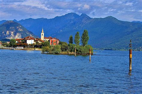 Geografisch liegt der lago maggiore im piemont und der lombardei, die zu italien gehören sowie zu einem drittel im schweizer kanton tessin. LAGO MAGGIORE - VILLA VISTA LAGO IN VENDITA