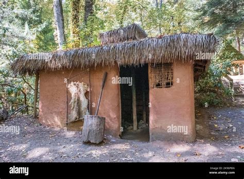 Wattle And Daub Plaster Home In The Oconaluftee Indian Village In