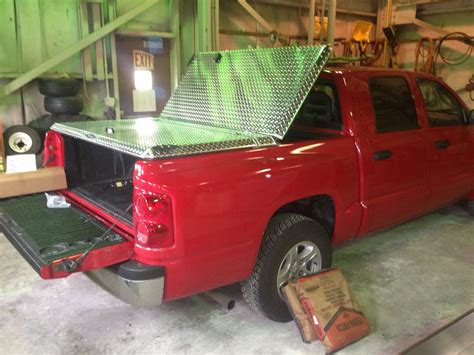 Folding Truck Bed Cover On Red Dodge Dakota A Polished Dia Flickr