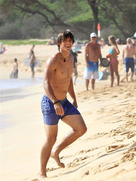 Brenton Thwaites Sends Temperature Rising In The Blue Lagoon Oh Yes I Am