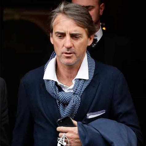 Roberto mancini rinnova come commissario tecnico della nazionale italiana.il mister ha rinnovato con la federazione italiana giuoco calcio un accordo di collaborazione tecnica fino al 2026. Roberto Mancini wins fans' hearts but club loses faith ...