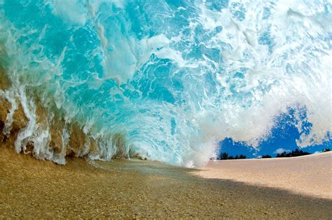 Hawaiis Spectacular Ocean Waves In Pictures Clark Little Photography