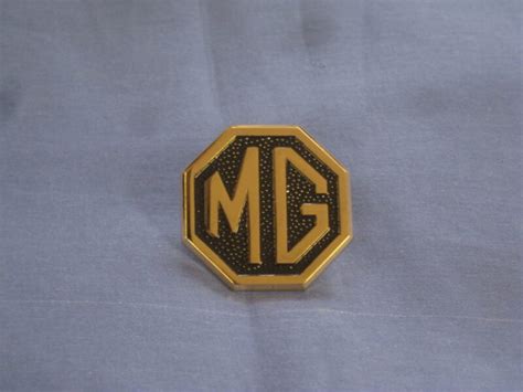 Cha507 Gold Rubber Bumper Front Badge Gold Jubliee The Mgb Hive