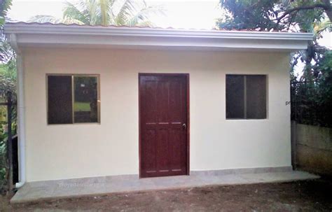 Un diseño de casa pequeña donde se ha integrado una pequeña cocina (kitchenet) a la sala, en el segundo nivel podemos sacar hasta 3 dormitorios y dos baños, este terreno es incluso mas pequeño es el que hemos visto en el primer ejemplo. CONSTRUIR UNA CASA EN NICARAGUA PRECIOS Y PERMISOS ...
