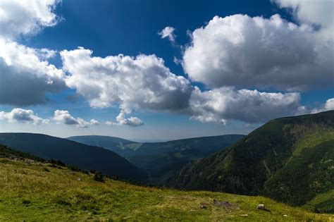 Sind sie auf der suche nach einer übernachtungsmöglichkeit im riesengebirge, dann sind sie hier richtig. Blick über die Grenze nach Tschechien | Tschechien ...