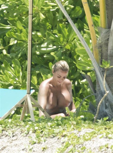 Katie Price Maldives Beach Topless Mar2017 38yo 25 Immagini
