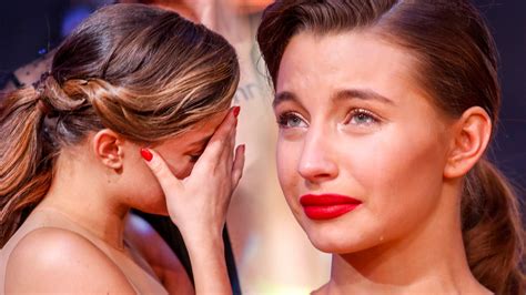 Aniela wciela się w postać profesorki, która uczy seksu daniela (sebastian dela). julia wieniawa - instagram, wiek, wzrost, waga, newsy ...