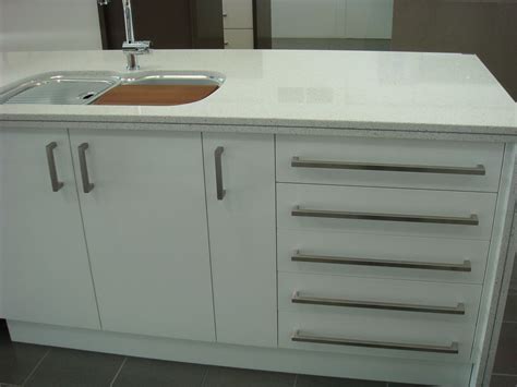 Let's have a look at these 10 gorgeous contemporary kitchen cabinets. Pin on Kitchen handles