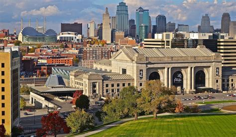 5 Reasons You Should Consider Moving To Kansas City Infographic