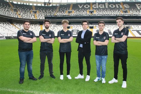 .atarak bir ilke imza atan genç oyuncu beşiktaş için en özel oyuncular listesinde yer almaktadır. Beşiktaş Yeni League of Legends Kadrosuyla Geliyor