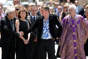 Seinem ausgefallenen stil ist er dabei immer treu geblieben. Arts community pays tribute to Nick Waterlow - ABC Sydney ...