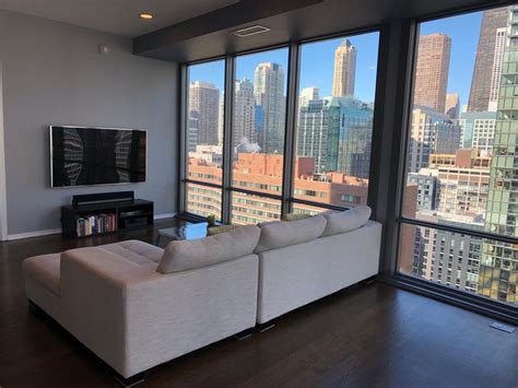 Modern Chicago Condo For Rent With World Class Views Apartment View High Rise Apartment Decor