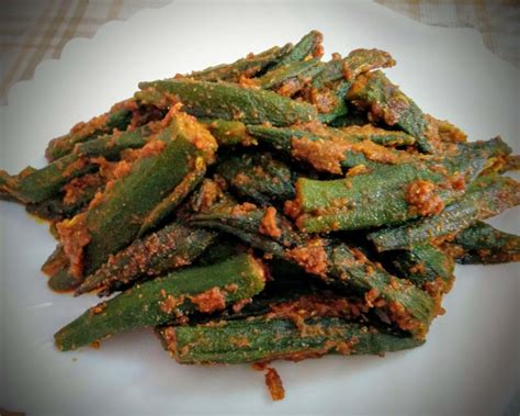 This easy lady's finger (okra) recipe creates a traditional indian dish that's packed full of spices and goodness. Bharwa Bhindi Recipe | Stuffed Okra | VegeCravings