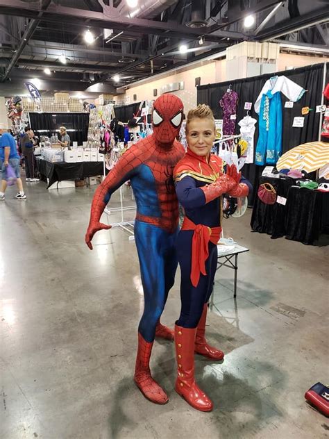 Spider Man And Captain Marvel Captain Marvel Spiderman Superhero