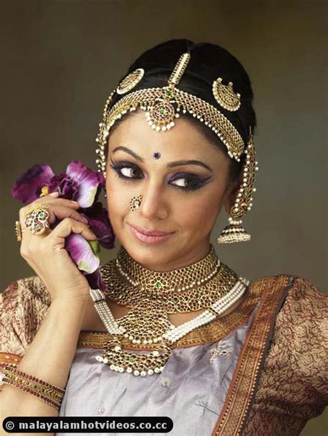 She acts predominantly in malayalam language, in addition to telugu, tamil, hindi. Cute Actress Hollywood: shobana hot dance photos