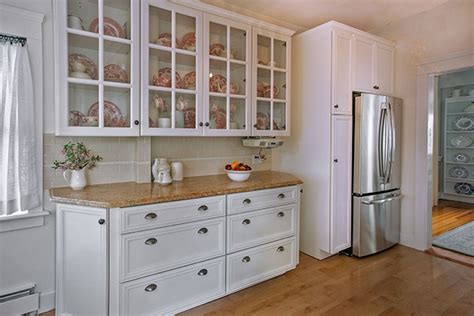 I had painted all the oak doors creamy white prior to this. How to Utilize Glass-Front Cabinets in Your Kitchen