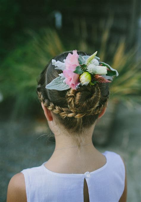 Adorable Hairstyle Ideas For Your Flower Girls