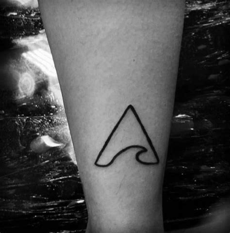 50 Simple Wave Tattoo Designs For Men Water Ink Ideas