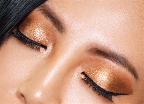 Aiming For That Intense Bronze Eyeshadow Here S An Easy Inspiration We Are Loving The Metallic