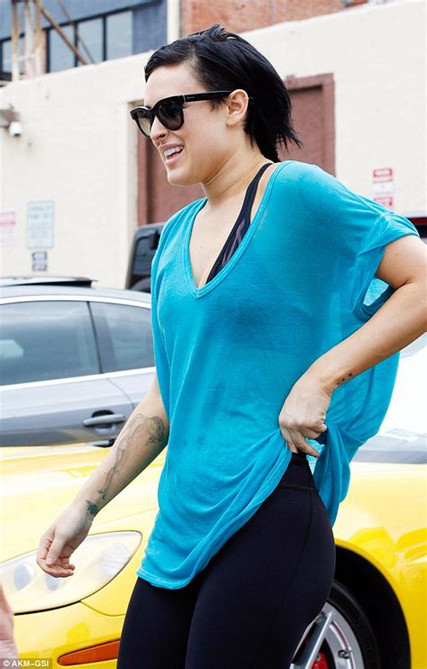 Dancing With The Stars Rumer Willis Shows Off Her Toned Figure In Blue Top Daily Mail Online