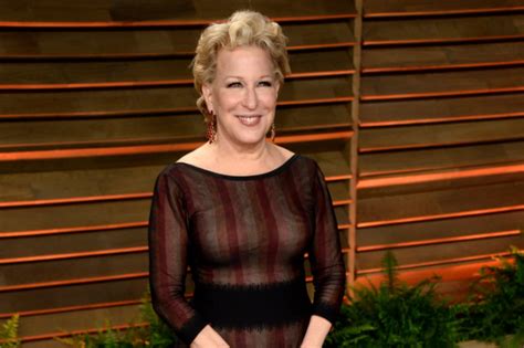 View Bette Midler Pictures Asuna Gallery