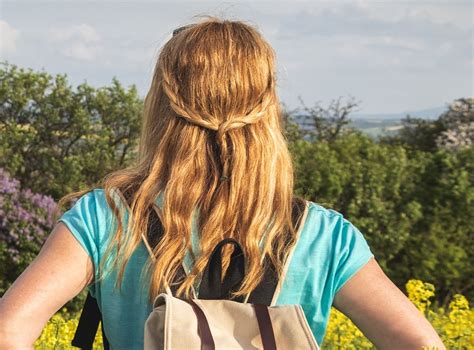 17 Quick And Effortless Hairstyles For Hiking Adventures