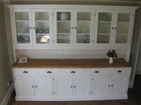 The magnificent furniture offers wide storage space and has elegant looks. built-in kitchen dresser | Kitchen | Pinterest | Shops ...