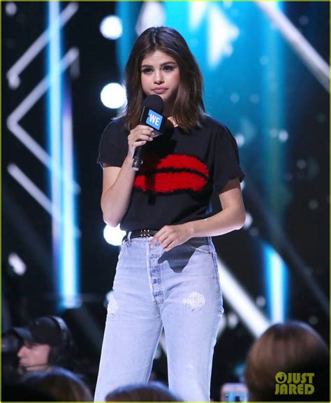Selena Gomez Shows Off Haircut While Hosting We Day 2017 Photo 3891174