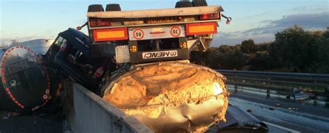 Grave incidente questa mattina nel brindisino. Incidente sulla Brindisi-Bari, arrestato l'autista del tir ...