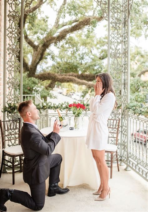 38 Romantic Ways To Propose According To Real Couples Weddingwire Romantic Ways To Propose