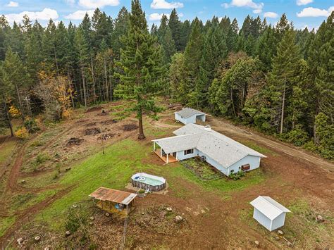 689 Caves Hwy Cave Junction Or 97523 Mls 220173883 Zillow