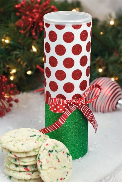 Holiday Crafting 11 Diy Projects You Can Do With A Pringles Container