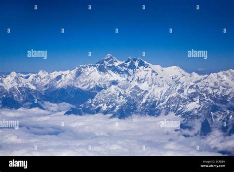 Himalayan Range Aerial Everest Hi Res Stock Photography And Images Alamy