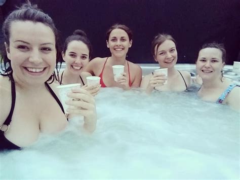 Hot Tub Hunnies 👯‍♀️👯‍♀️ Hot Tub Hot Tub