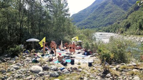 Spiaggia Nudisti Varallo La Prima In Italia Su Un Fiume Notizia Oggi Borgosesia
