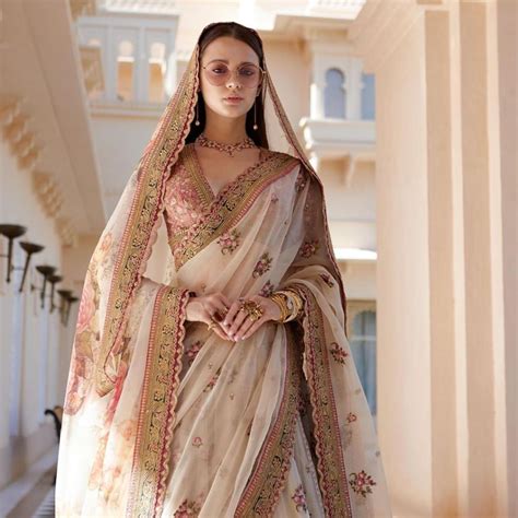 A wedding gift is a way of showing affection for the happy newlyweds. Latest 2019 Sabyasachi Sarees For Wedding Guests And ...