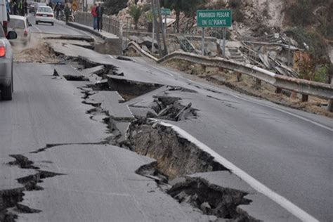 Deprem nedir, sorusuna cevap vermek gerekirse, yer kabuğu üzerindeki fay adı verilen kırıklarda meydana deprem nedir? Deprem Nasıl Oluşur