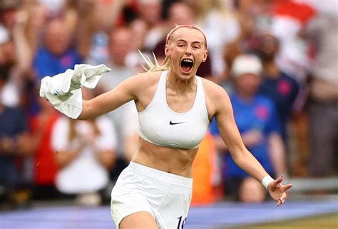 Englands Chloe Kelly Goes Full Brandi Chastain Rips Off Jersey After Scoring Decisive Goal