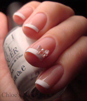 تستطيع المرأة تركيب أظافر أكريليك بالمنزل وممارسة هذا الأمر بنفسها ، ولكن يجب عليها أن تكون حذرة في ذلك الأمر حتى لا تعرض نفسها لخطر ما ومن. اظافر اكريليك Acrylic Nails | Fashion