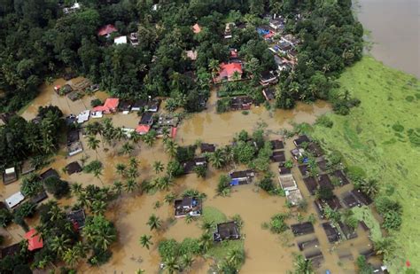 Indias Flood Hit Kerala Faces Huge Clean Up Fear Of Disease