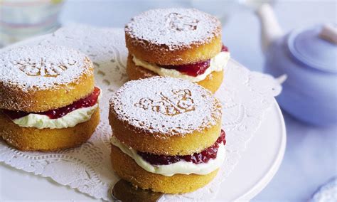 Recipe Mini Victoria Sponge Cakes Daily Mail Online