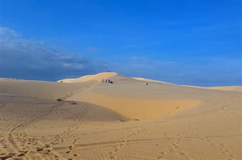 The mui ne sand dunes consist of one set of red and one set of white dunes. A Two-Week Travel Itinerary to Vietnam