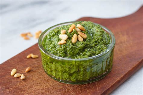 ˈpestu), or (to refer to the original dish) pesto alla genovese (italian pronunciation: Zo maak je klassieke groene pesto - Zoetrecepten