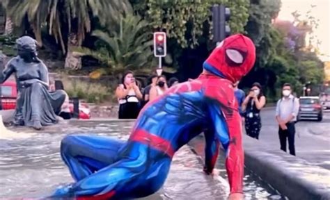 El Sensual Spiderman Abre Su Only F Por Una Buena Causa