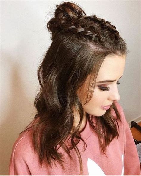 If your dress is fussy and brightly coloured. 20+ Vintage Half Up Half Down Hairstyles Ideas To Make You ...