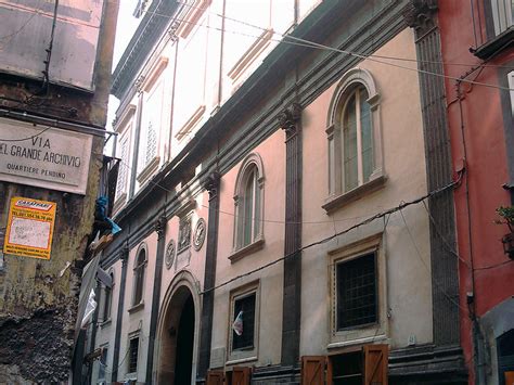 Svolge con orgoglio il ruolo di banca del territorio impegnata da sempre a riconoscere e valorizzare le risorse e le iniziative imprenditoriali indispensabili per lo sviluppo dell'economia locale. PALAZZO MARIGLIANO a Napoli