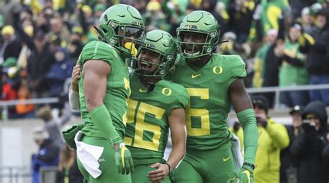 Highlights No 14 Oregon Football Grinds Out Rivalry Win In Regular Season Finale Pac 12