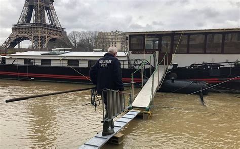 В Париже река Сена вышла из берегов - фото